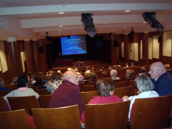 Parte del pubblico nell’Auditorium di Morgex (19888 bytes)